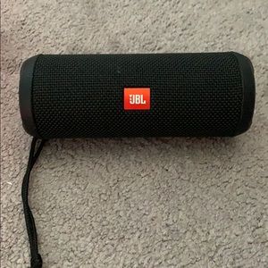 JBL flip 3 portable Bluetooth speaker